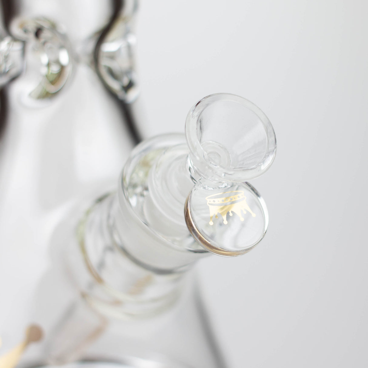 Golden Crown™ | 18 Inch 9mm glass bong with Signature and 24K Gold Emblem Glass Bong Smoke & Vape Distributor