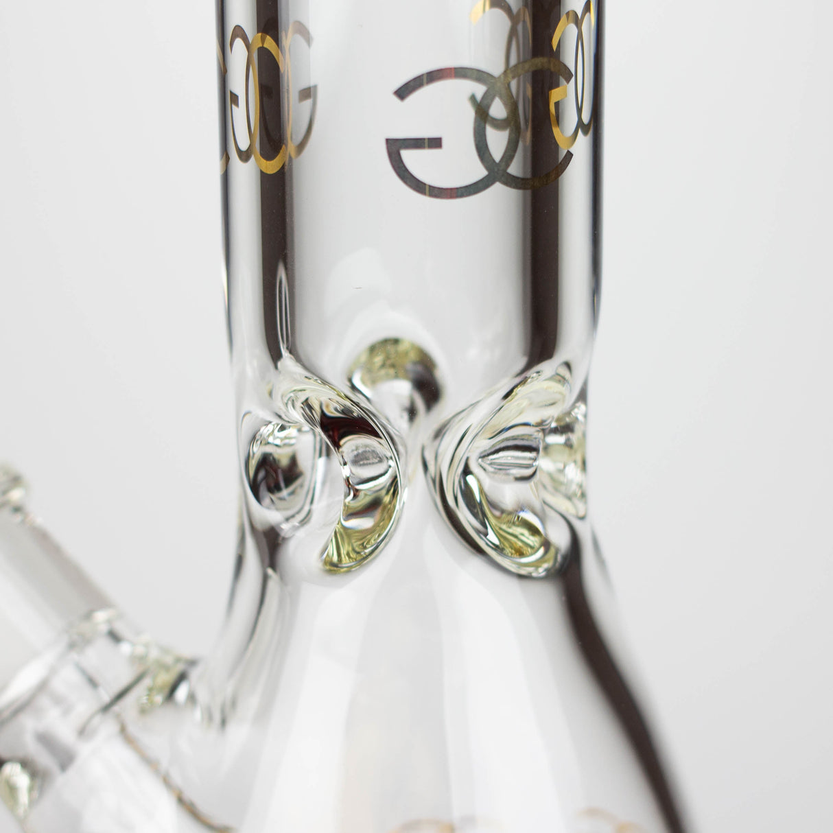 Golden Crown™ | 18 Inch 9mm GC with 24K Gold Emblem Glass Bong Smoke & Vape Distributor