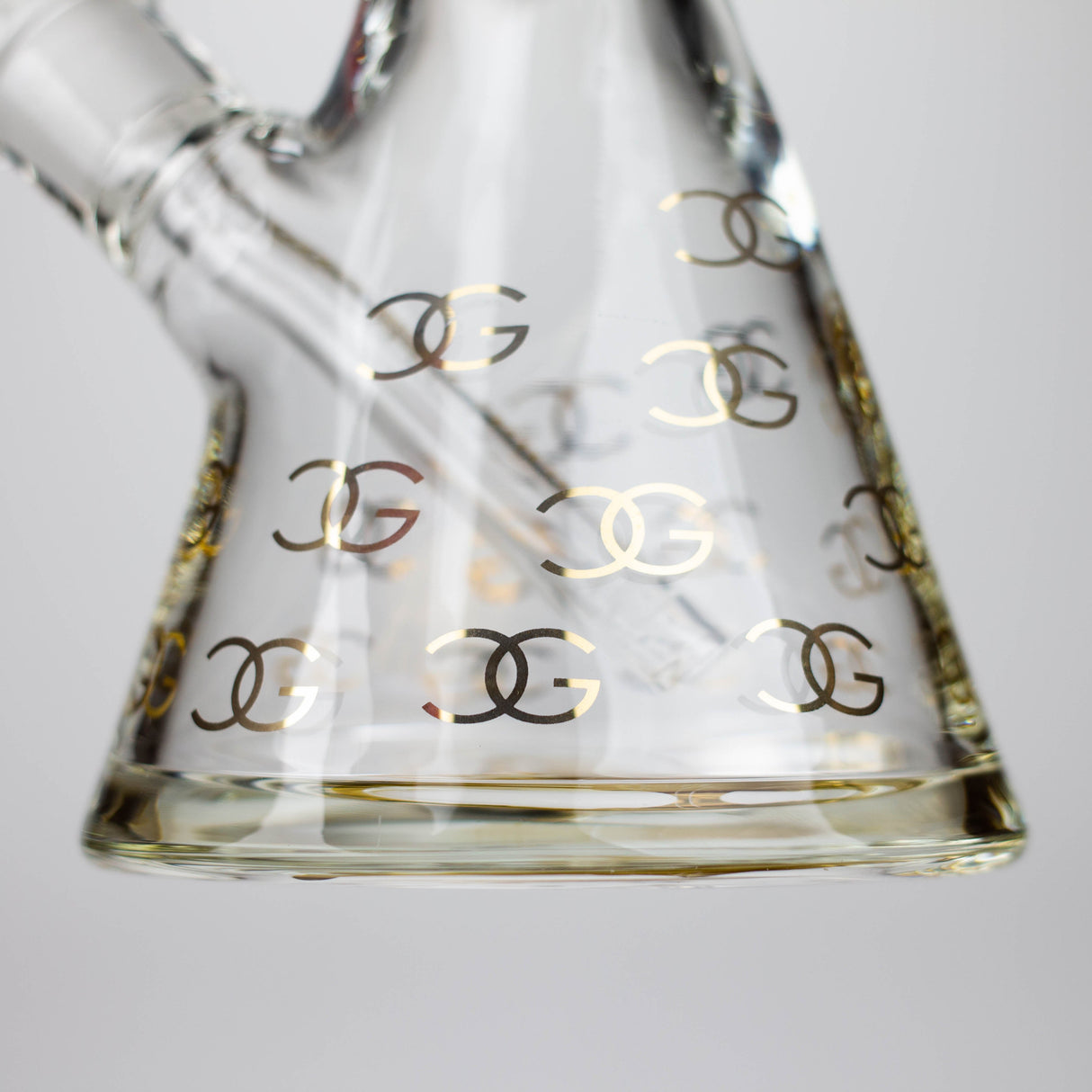 Golden Crown™ | 18 Inch 9mm GC with 24K Gold Emblem Glass Bong Smoke & Vape Distributor