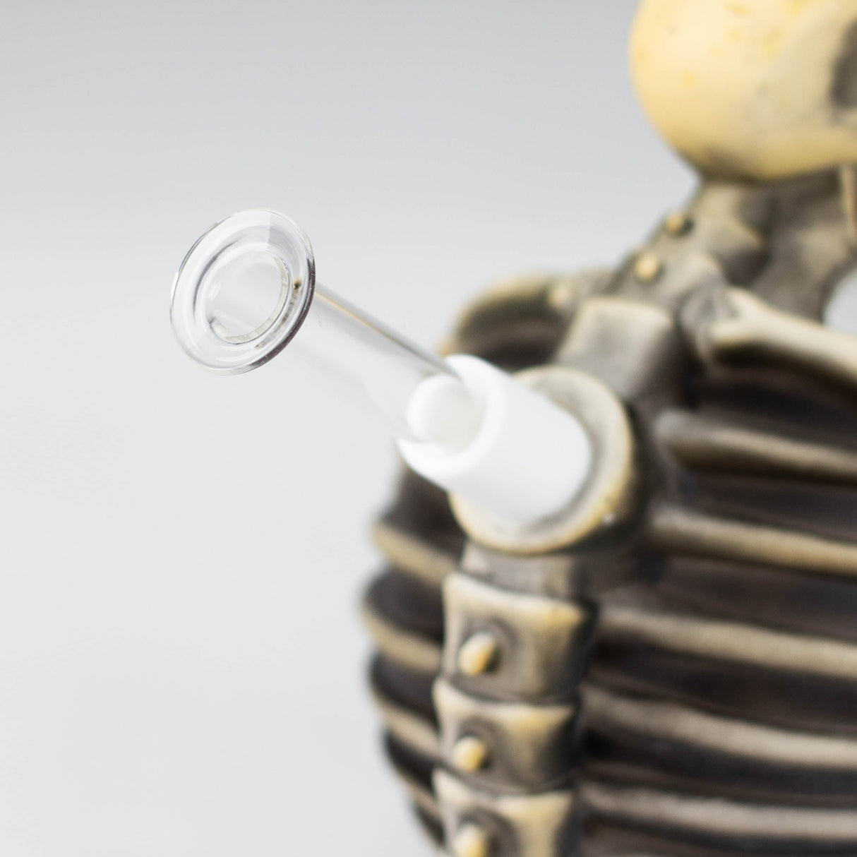 5.8" Resin Skull man Water pipe Resin · Silicone · Plastic Bong YHS Smoke