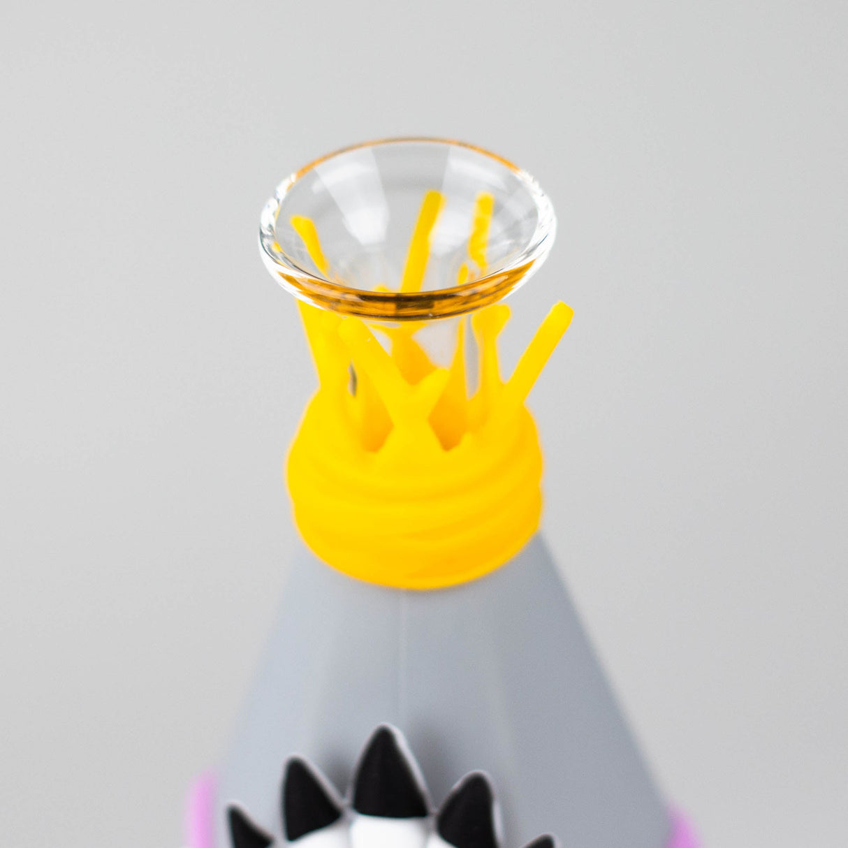 5.7” Tipi water pipe Resin · Silicone · Plastic Bong YHS Smoke