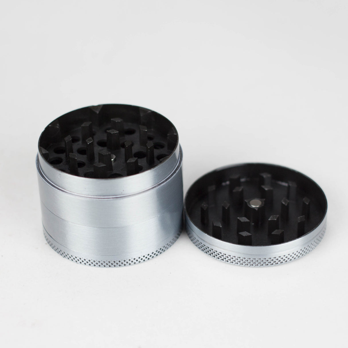 2" Metal Grinder Skull Design 4 Layers Box of 12 Display Pack 777 Smoke