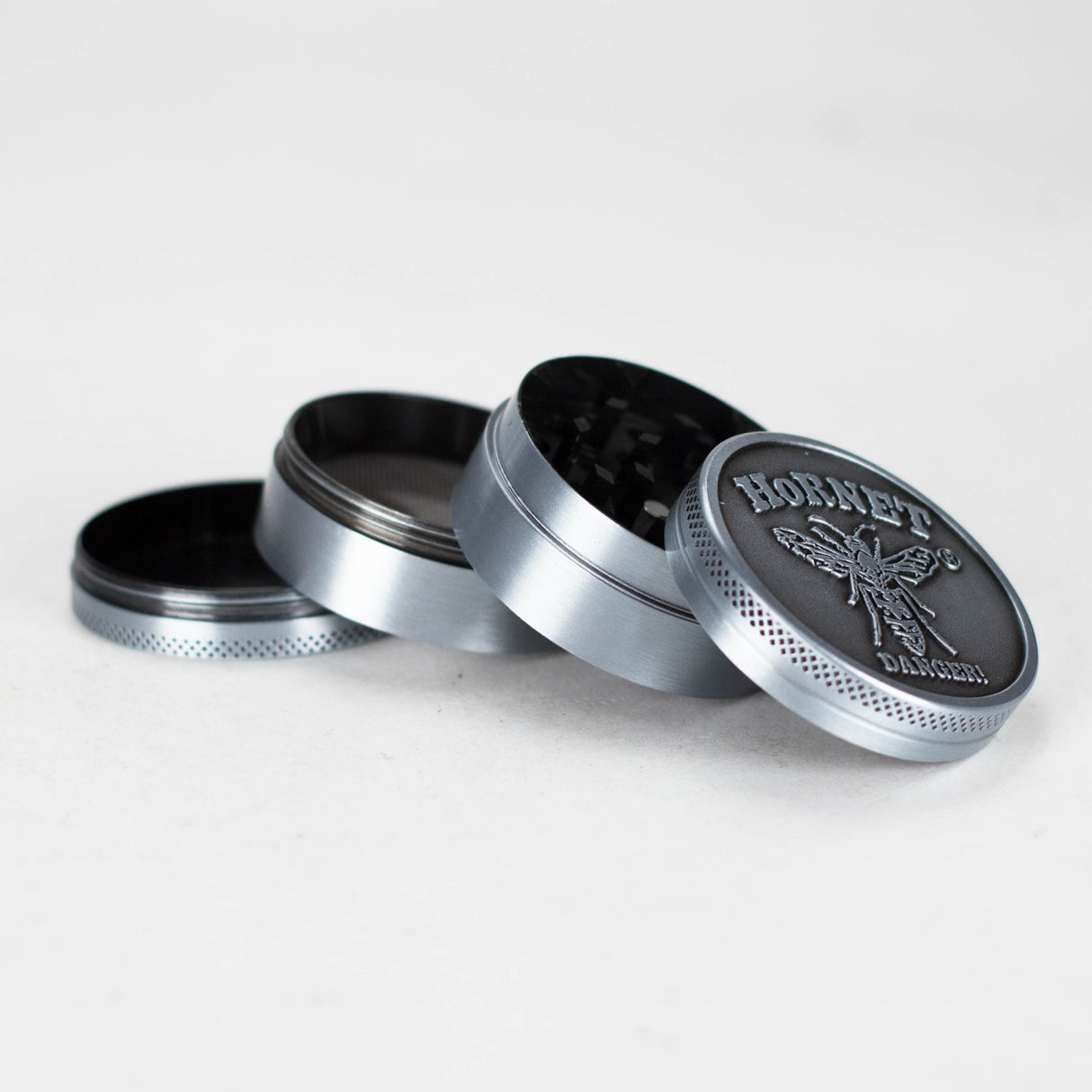 Z2" Metal Grinder 4 Layers with Hornet Design Box of 12 Display Pack 777 Smoke