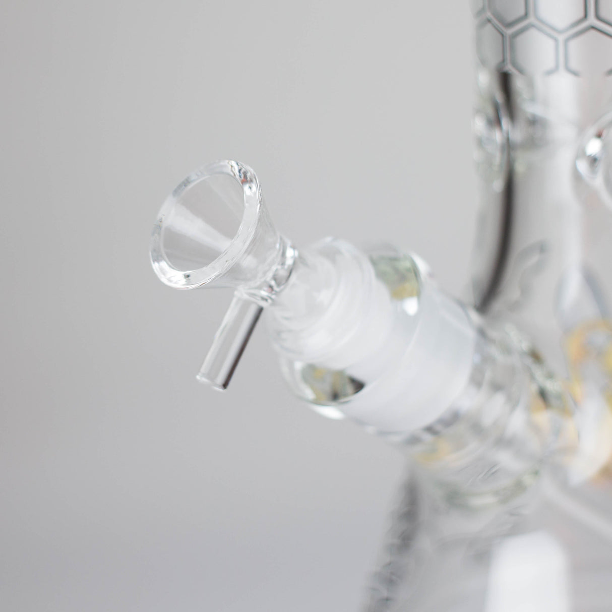 Z14" 7 mm Glass Bong With Cartoon Bee Design Glass Bong 777 Smoke