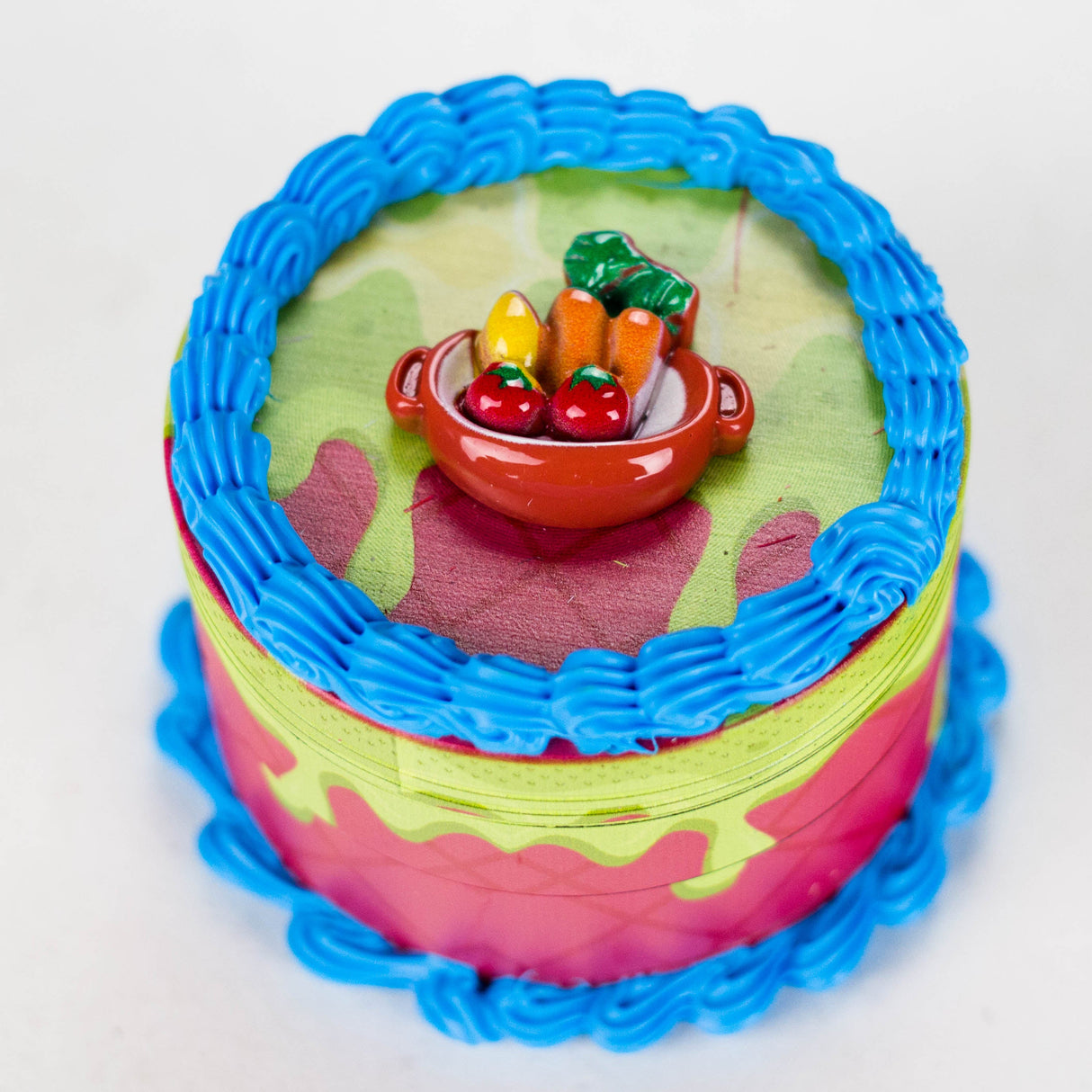 2.5" Cake-Shaped Metal Grinder 4-Layer (Box of 6) Display Pack 777 Smoke