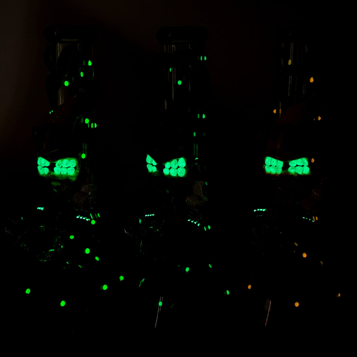 13" Bananabudz Glow in the dark Glass Bong Glass Bong DY Glass