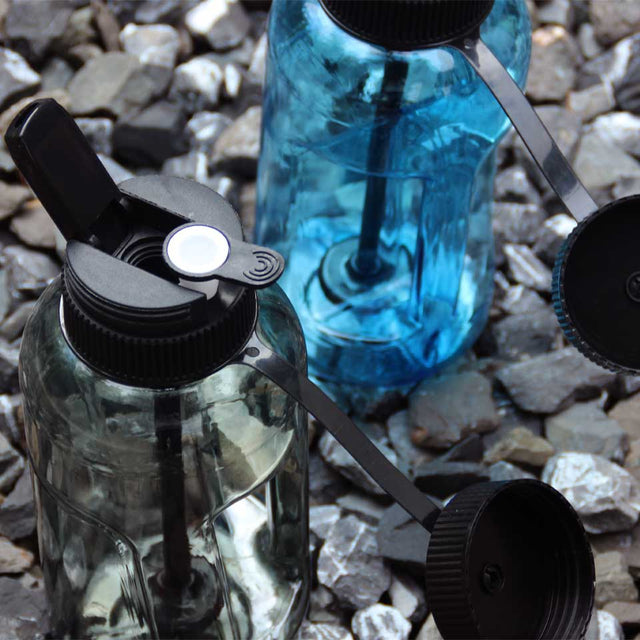 ZMOKIE Water bottle bong Resin · Silicone · Plastic Bong Xhaal Inc