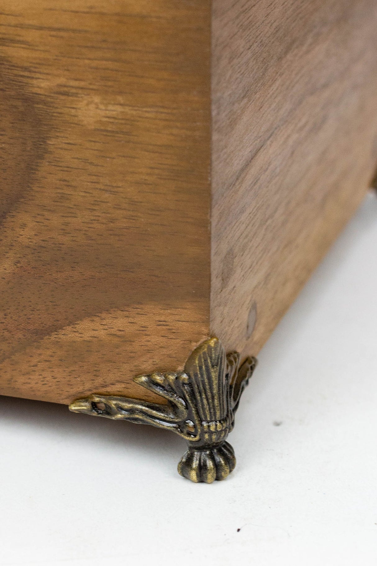 WALNUT HUMIDOR (Small) Stash Box Illuminate Cannabis Co.