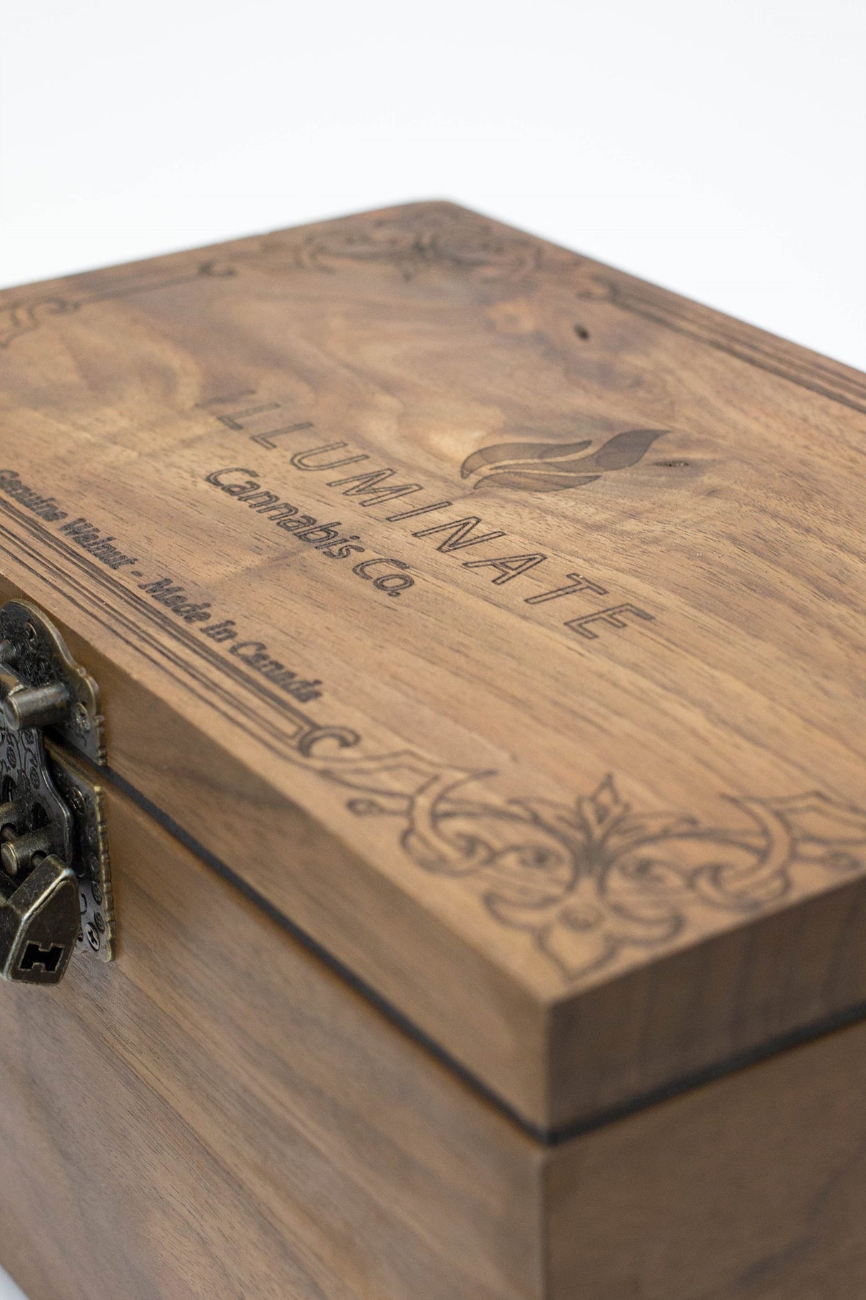 WALNUT HUMIDOR (Small) Stash Box Illuminate Cannabis Co.
