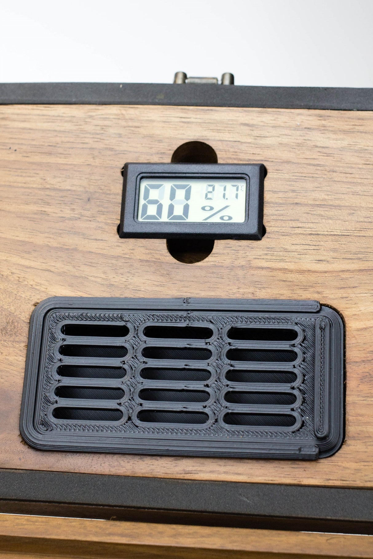 WALNUT HUMIDOR (Small) Stash Box Illuminate Cannabis Co.