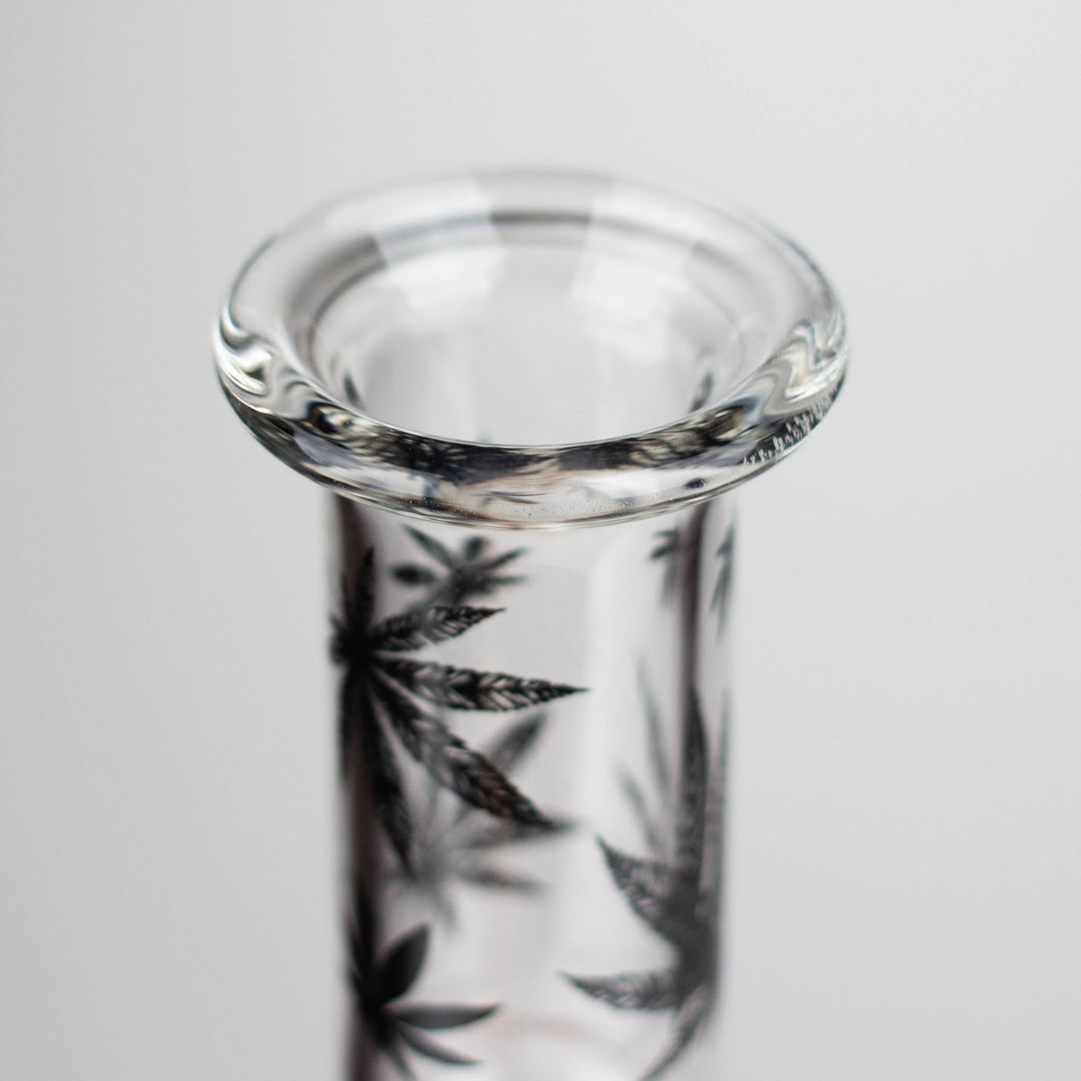 11" Rourd Shape Glass Bong With Leaf Design