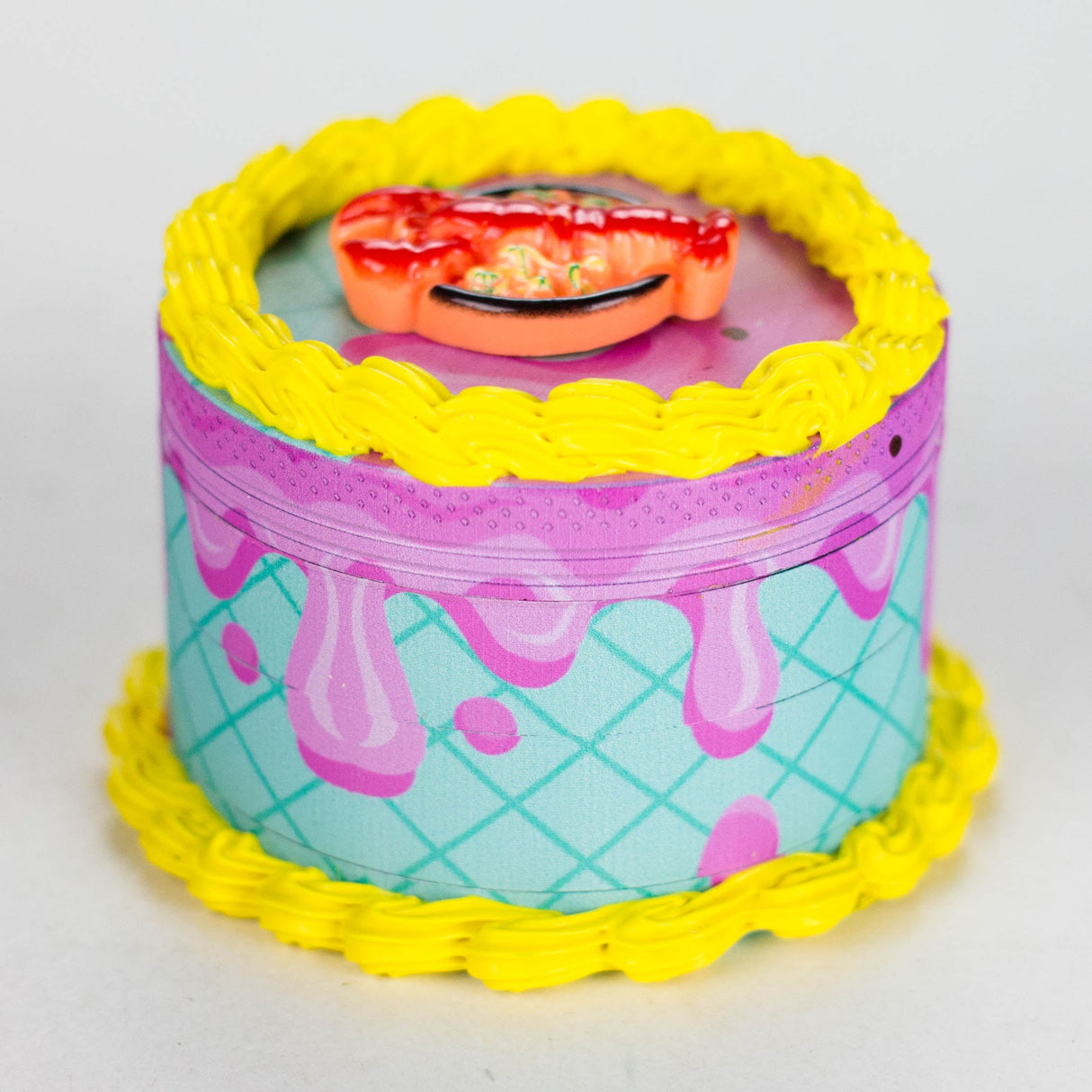 2.5" Cake-Shaped Metal Grinder 4-Layer (Box of 6) Display Pack 777 Smoke