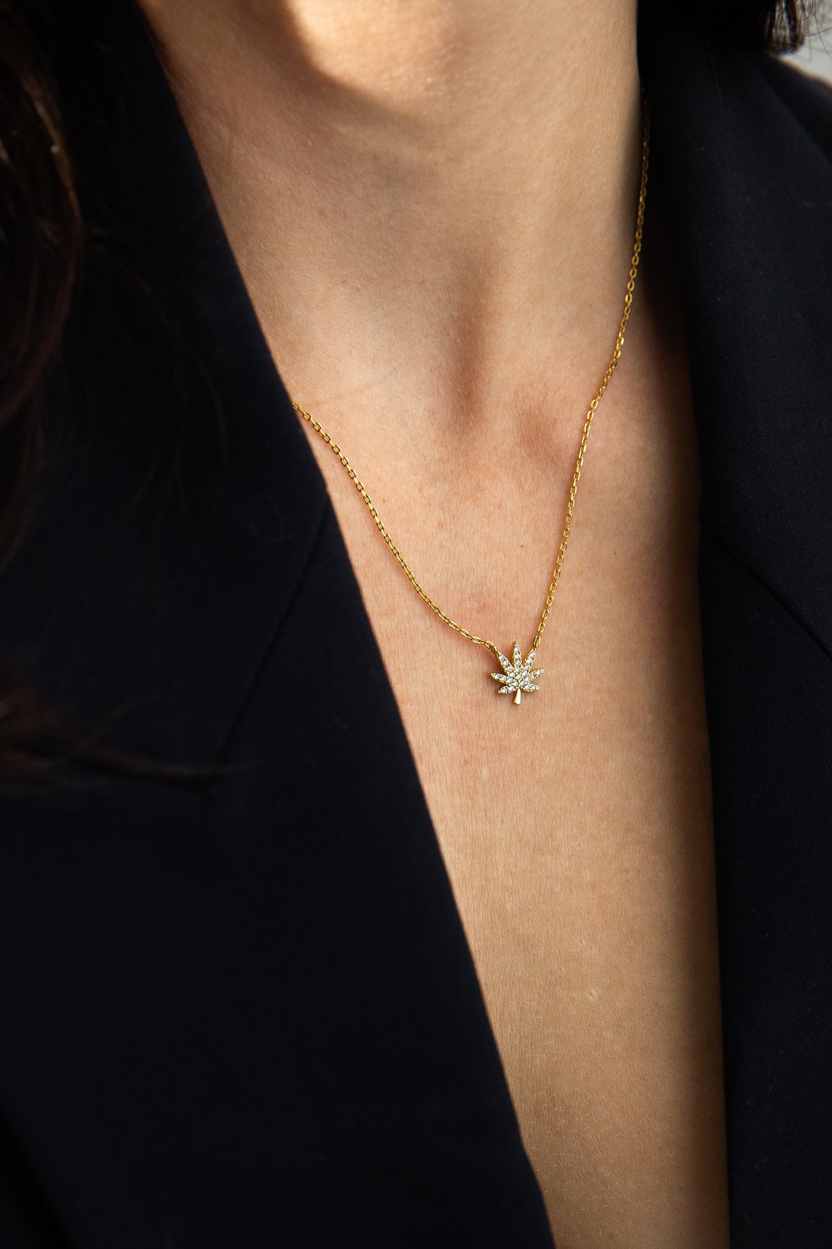 18K GOLD CANNABIS LEAF NECKLACE Jewelry The Kush Girls