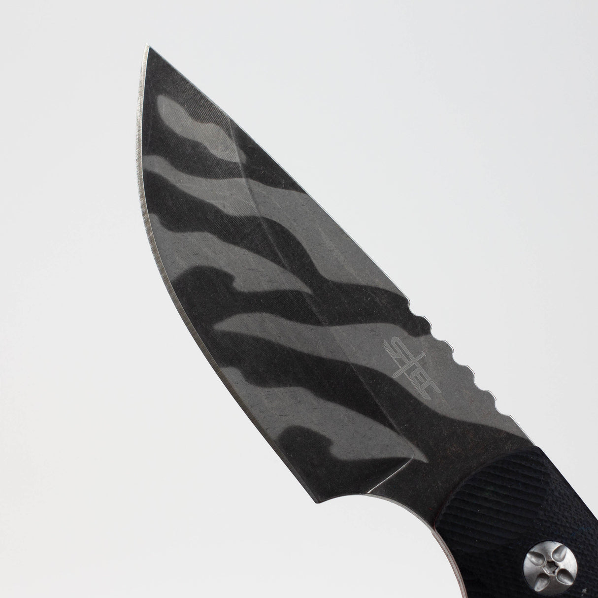 Tiger Stripe Tactical Throwing Knife [T226145] Fixed Blade Knife Canadian Distributor